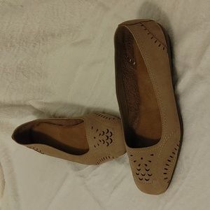 Aerosoles Stitch N Turn Flats